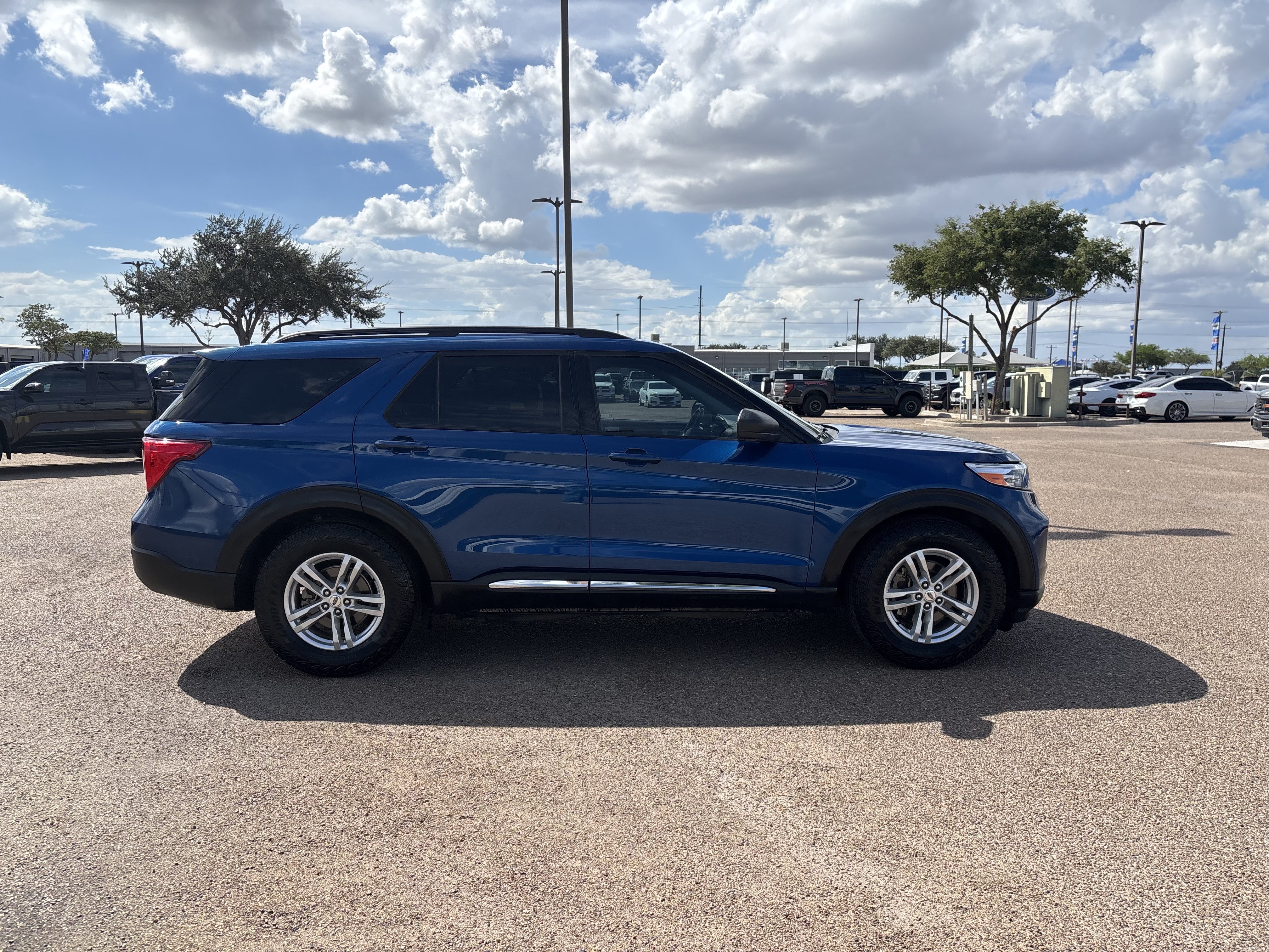 Certified 2022 Ford Explorer XLT RWD image 4