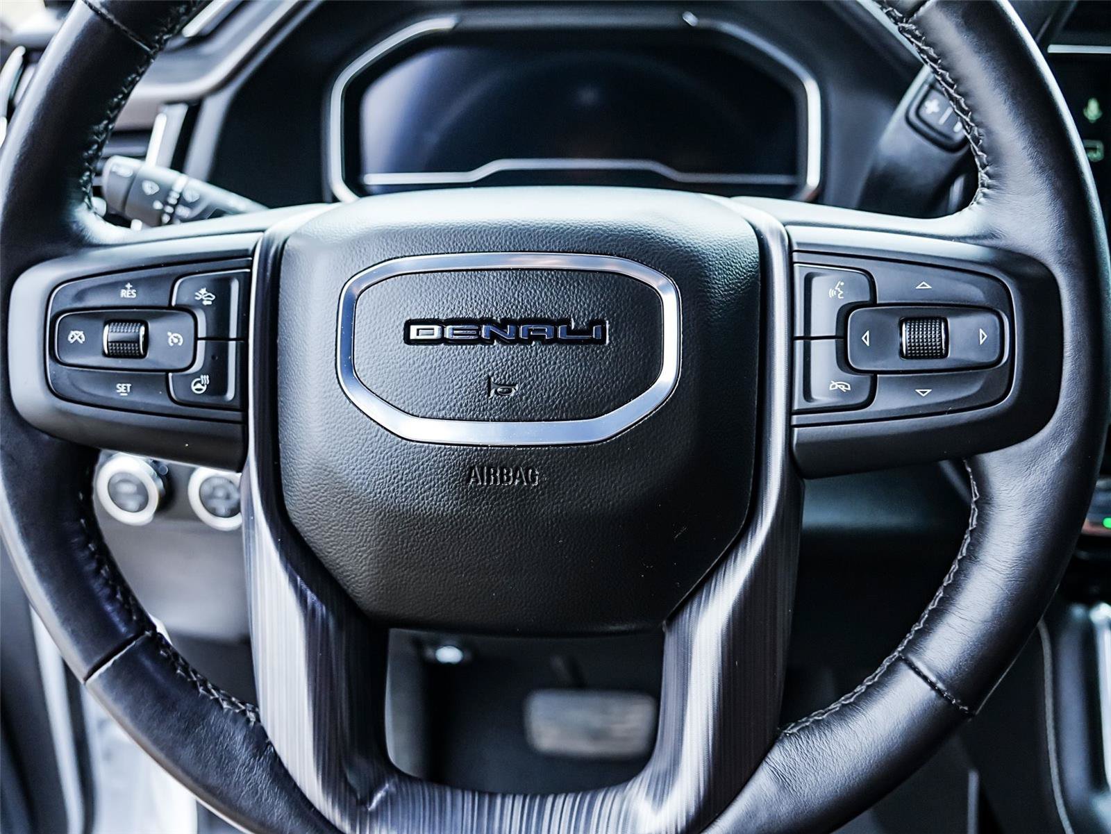 Used 2025 GMC Sierra 3500 Denali Ultimate AWD/4WD image 11