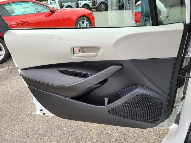 Used 2022 Toyota Corolla LE FWD image 27