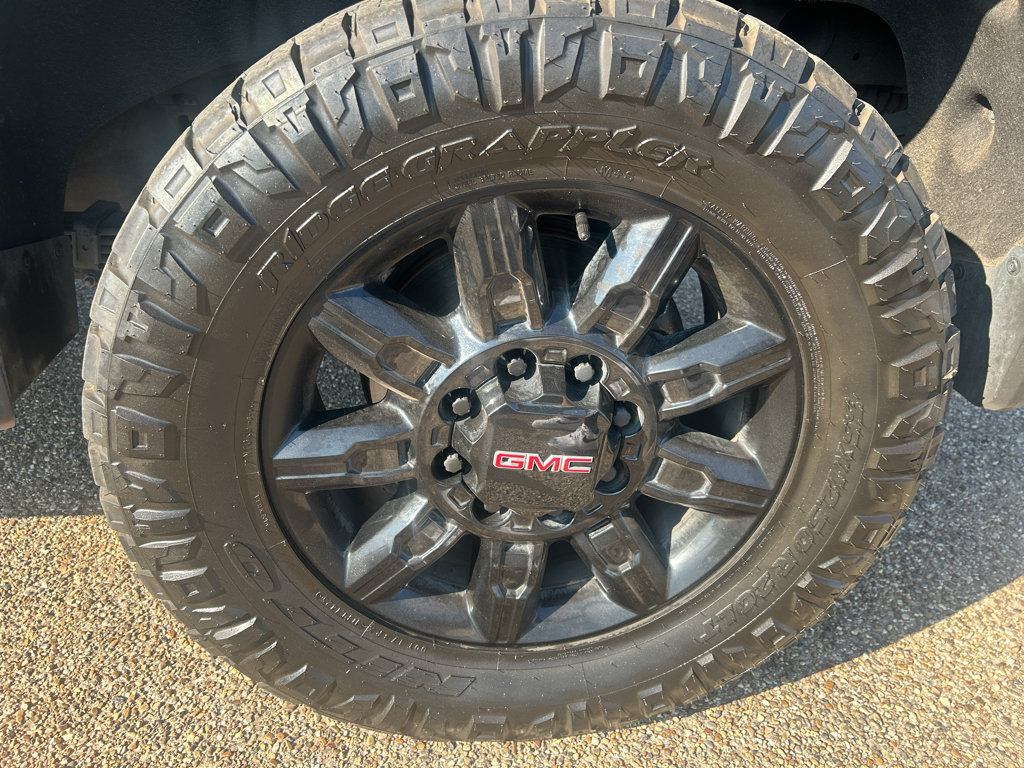 Used 2023 GMC Sierra 2500 AT4 w/ AT4 Premium Plus Package AWD/4WD image 10