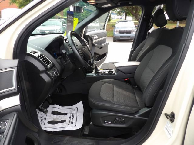 Certified 2018 Ford Explorer XLT FWD image 23
