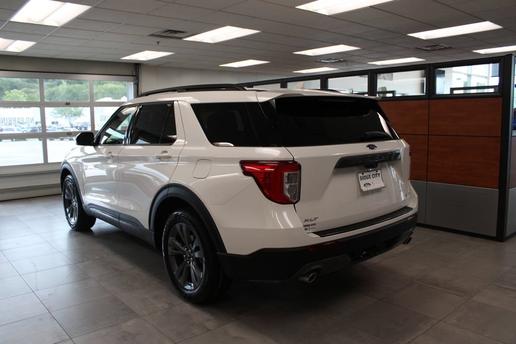 Certified 2023 Ford Explorer XLT w/ Equipment Group 202A AWD/4WD image 3