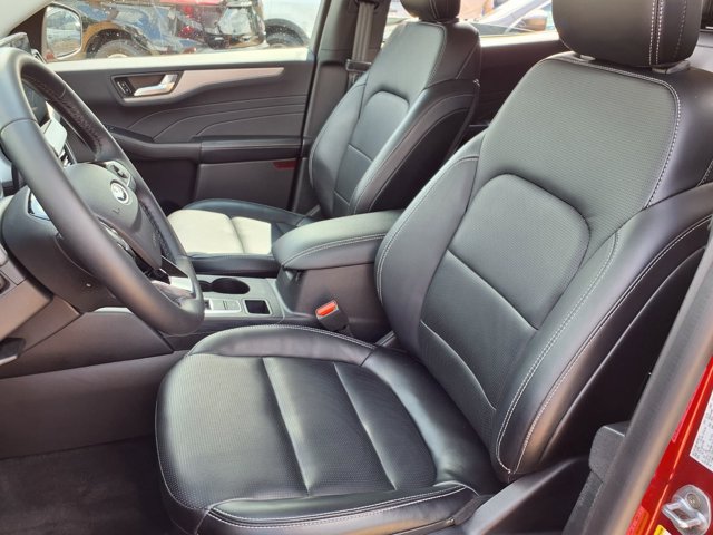 Certified 2024 Ford Escape Platinum AWD/4WD image 4
