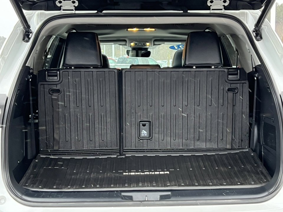 Used 2023 Toyota Highlander Limited image 40