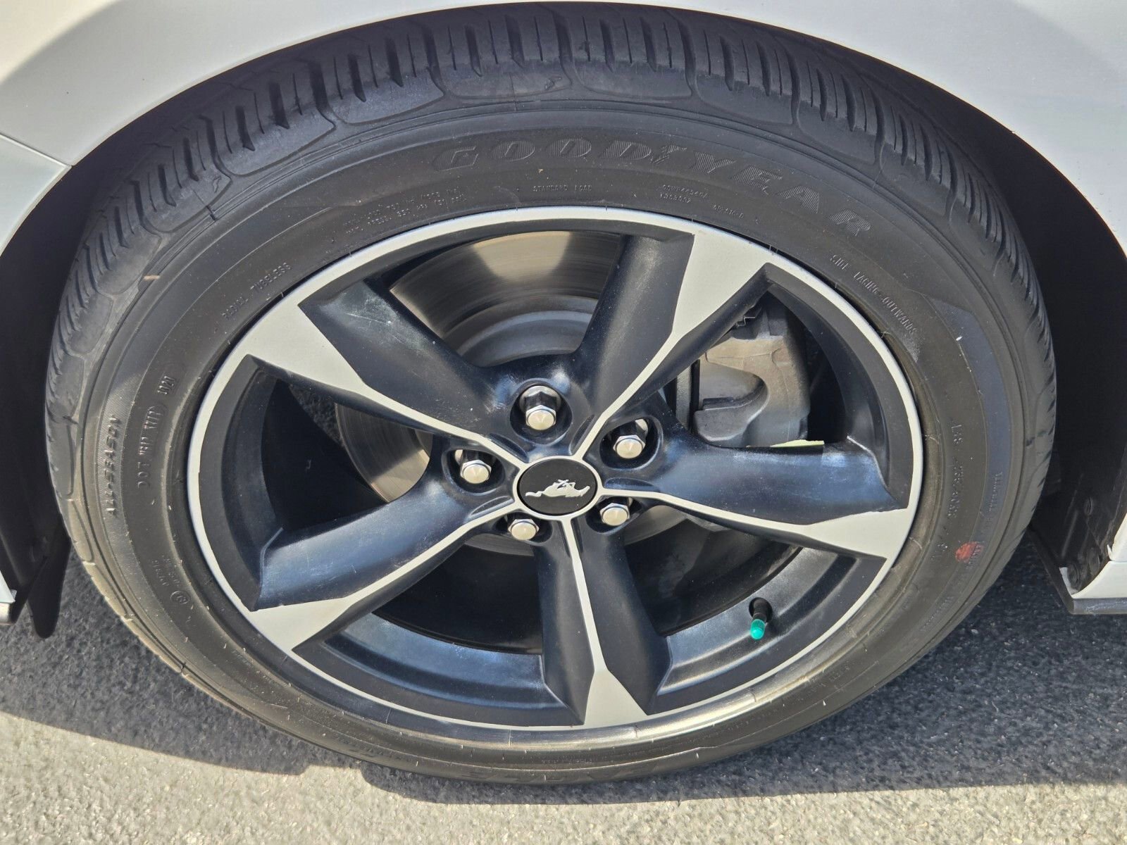 Certified 2020 Ford Mustang Coupe RWD image 9