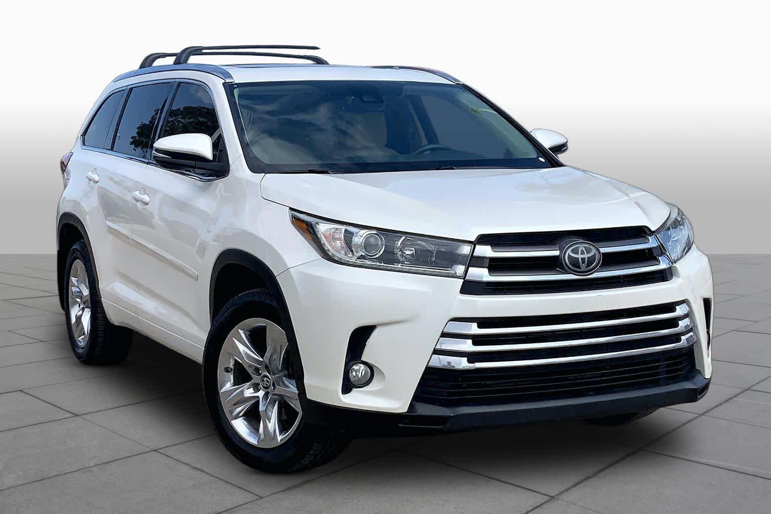 Used 2018 Toyota Highlander Limited w/ Carpet Mat Package (TMS) AWD/4WD image 3