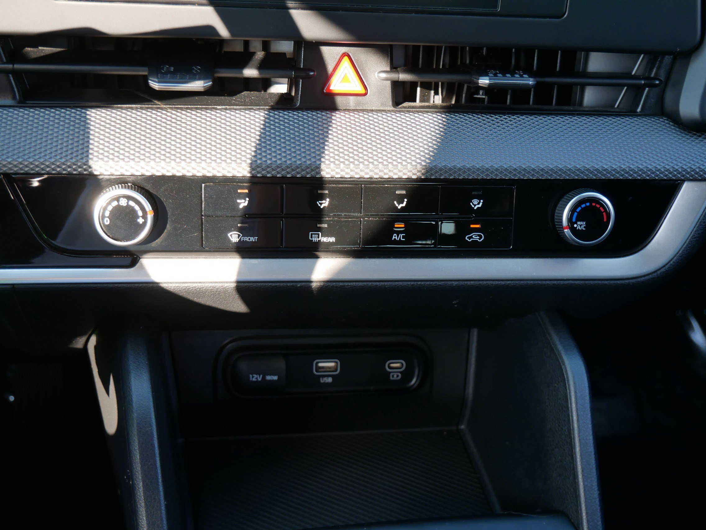 Used 2023 Kia Sportage LX image 23