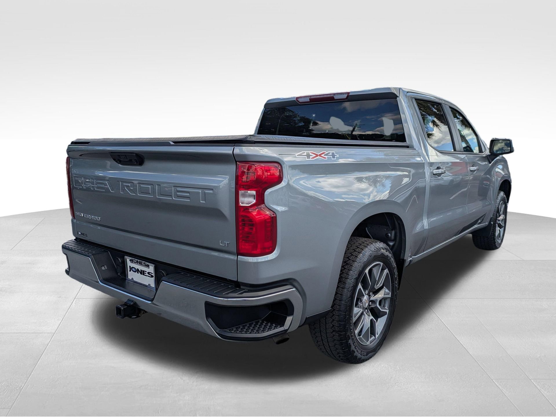 Used 2023 Chevrolet Silverado 1500 LT AWD/4WD image 5