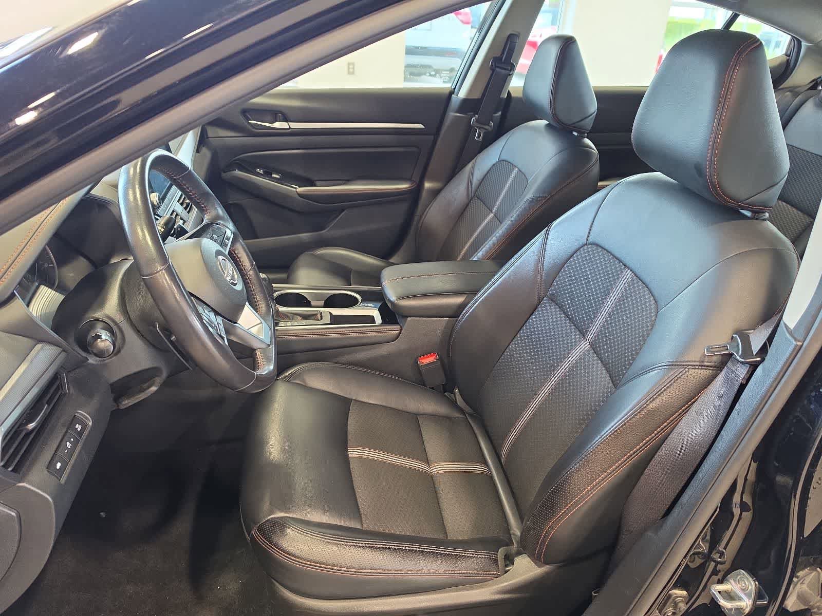 Used 2024 Nissan Altima 2.5 SR FWD image 14