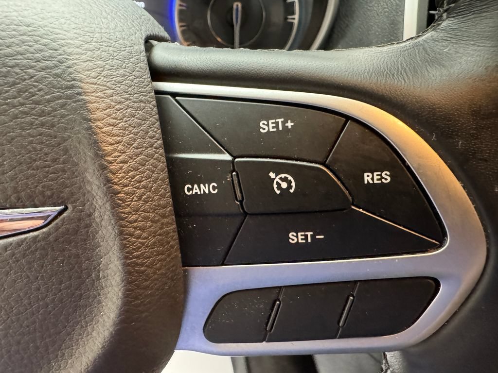 Used 2019 Chrysler 300 Limited RWD image 15