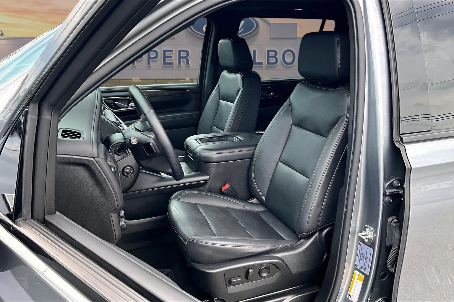 Used 2022 Chevrolet Suburban Z71 w/ Luxury Package AWD/4WD image 25