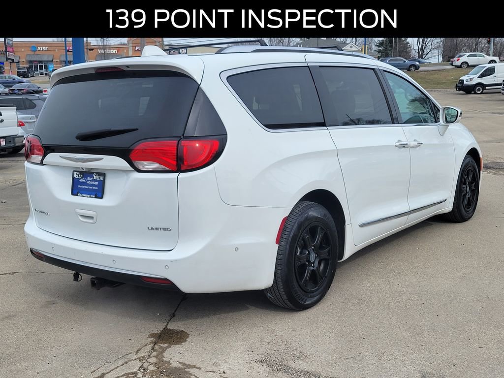 Used 2017 Chrysler Pacifica Limited image 4