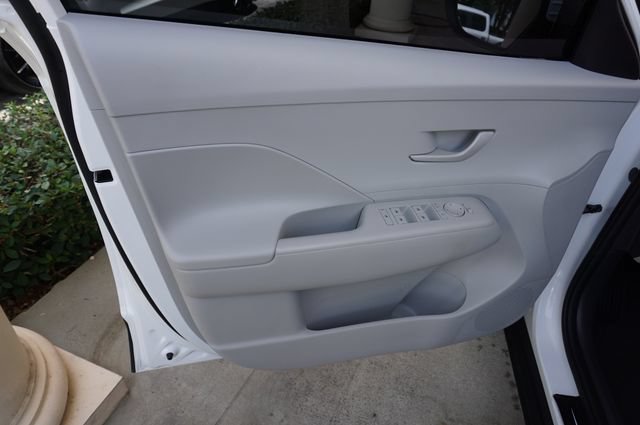 Used 2024 Hyundai Kona SEL w/ Convenience Package FWD image 21