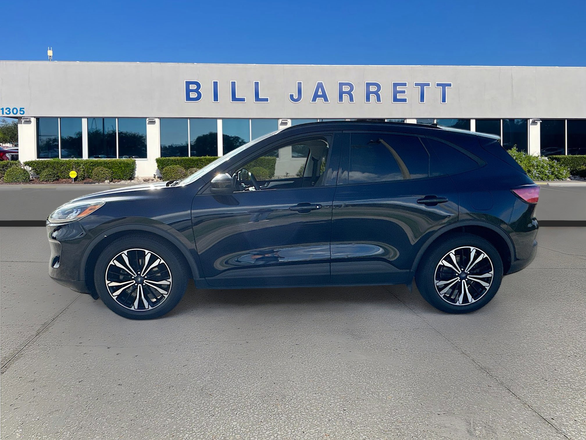 Certified 2021 Ford Escape SE w/ SE Sport Appearance Package image 2