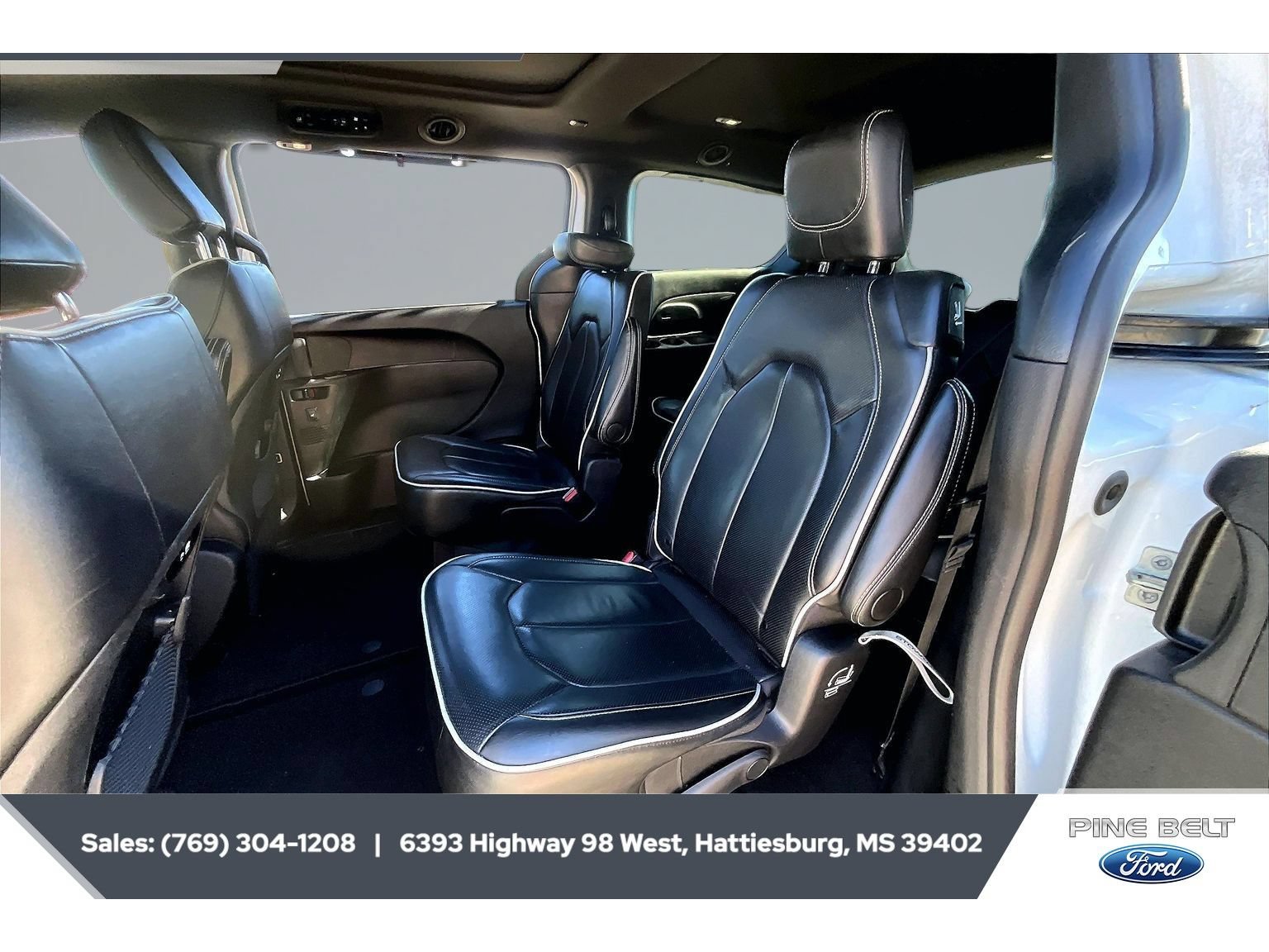 Used 2025 Chrysler Pacifica Limited FWD image 19
