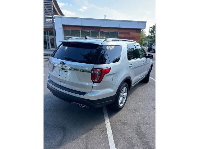 Certified 2018 Ford Explorer XLT FWD image 3