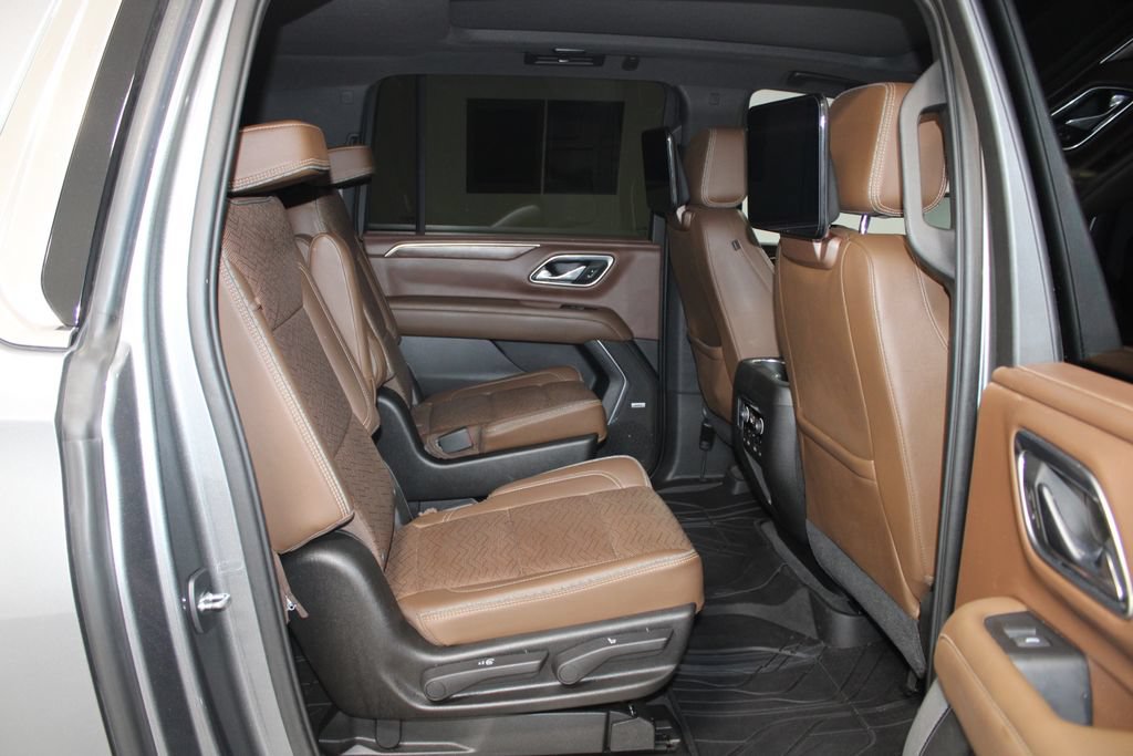 Used 2021 Chevrolet Suburban High Country RWD image 34