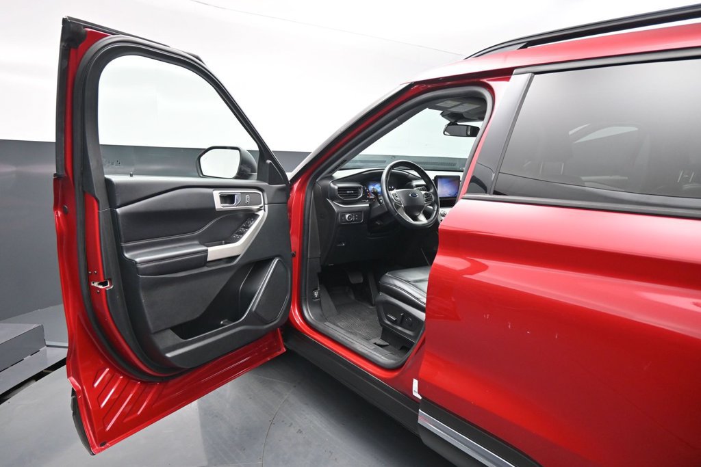 Certified 2021 Ford Explorer XLT w/ Equipment Group 202A RWD image 9