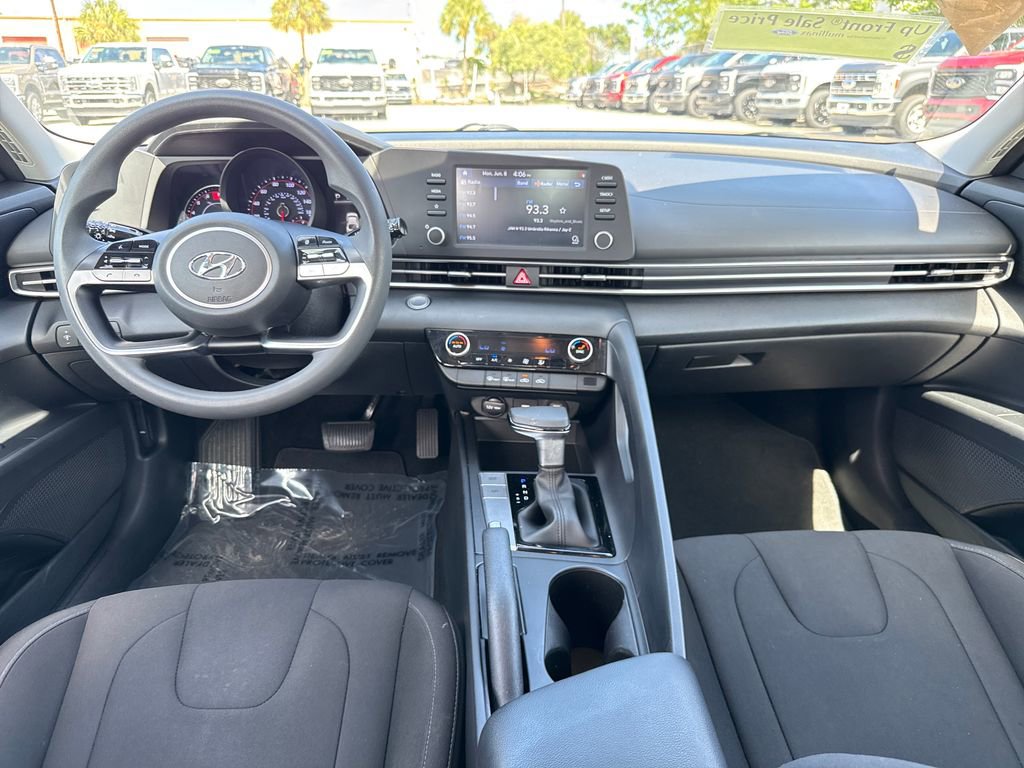 Used 2021 Hyundai Elantra SEL FWD image 5