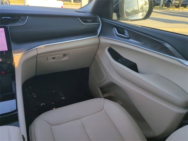 Used 2025 Jeep Grand Cherokee Limited w/ Trailer Tow Package image 17