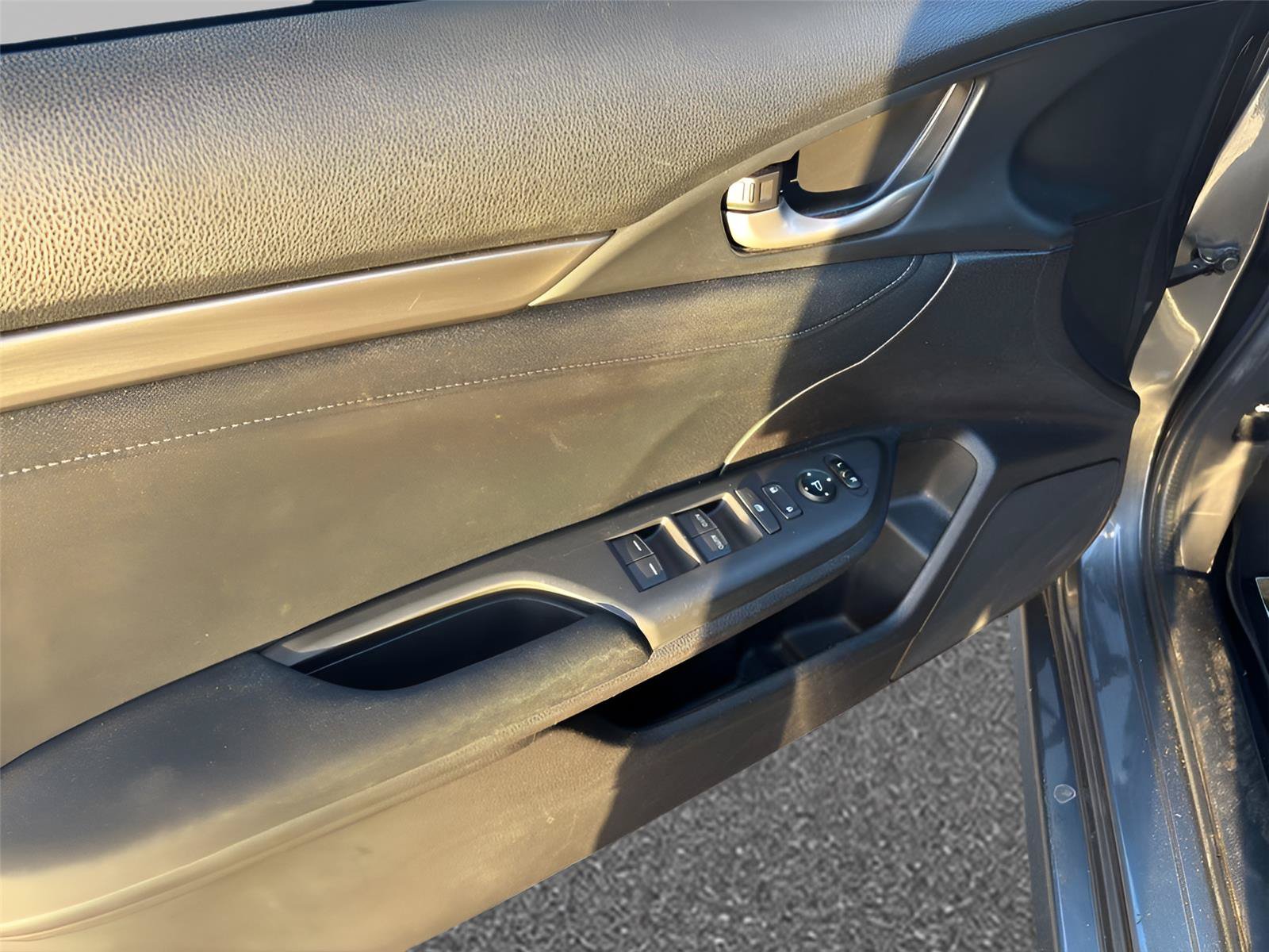 Used 2020 Honda Civic EX image 18