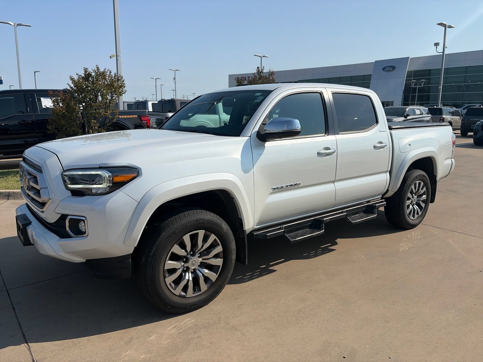 Used 2021 Toyota Tacoma Limited AWD/4WD video 3