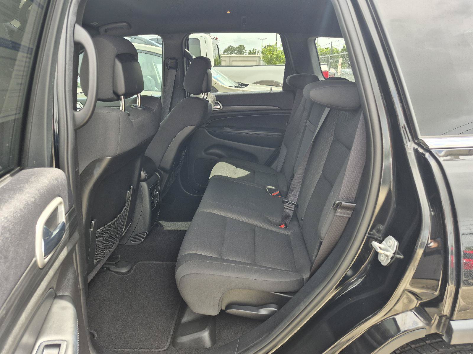Used 2019 Jeep Grand Cherokee Laredo AWD/4WD image 6