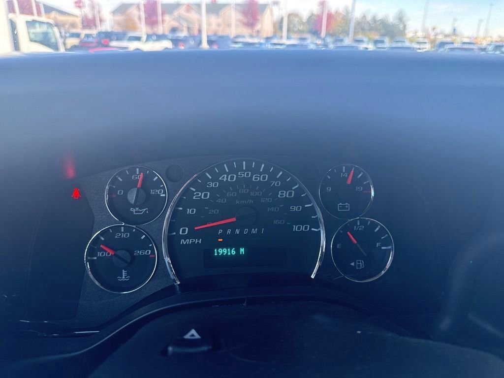 Used 2023 Chevrolet Express 2500 w/ Driver Convenience Package image 15