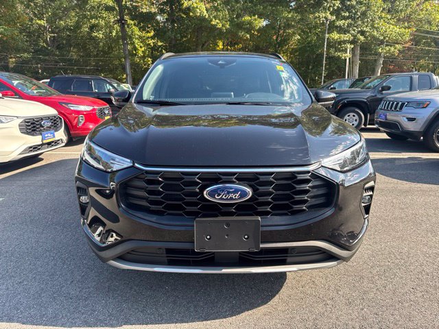 Certified 2025 Ford Escape ST-Line Select AWD/4WD image 3