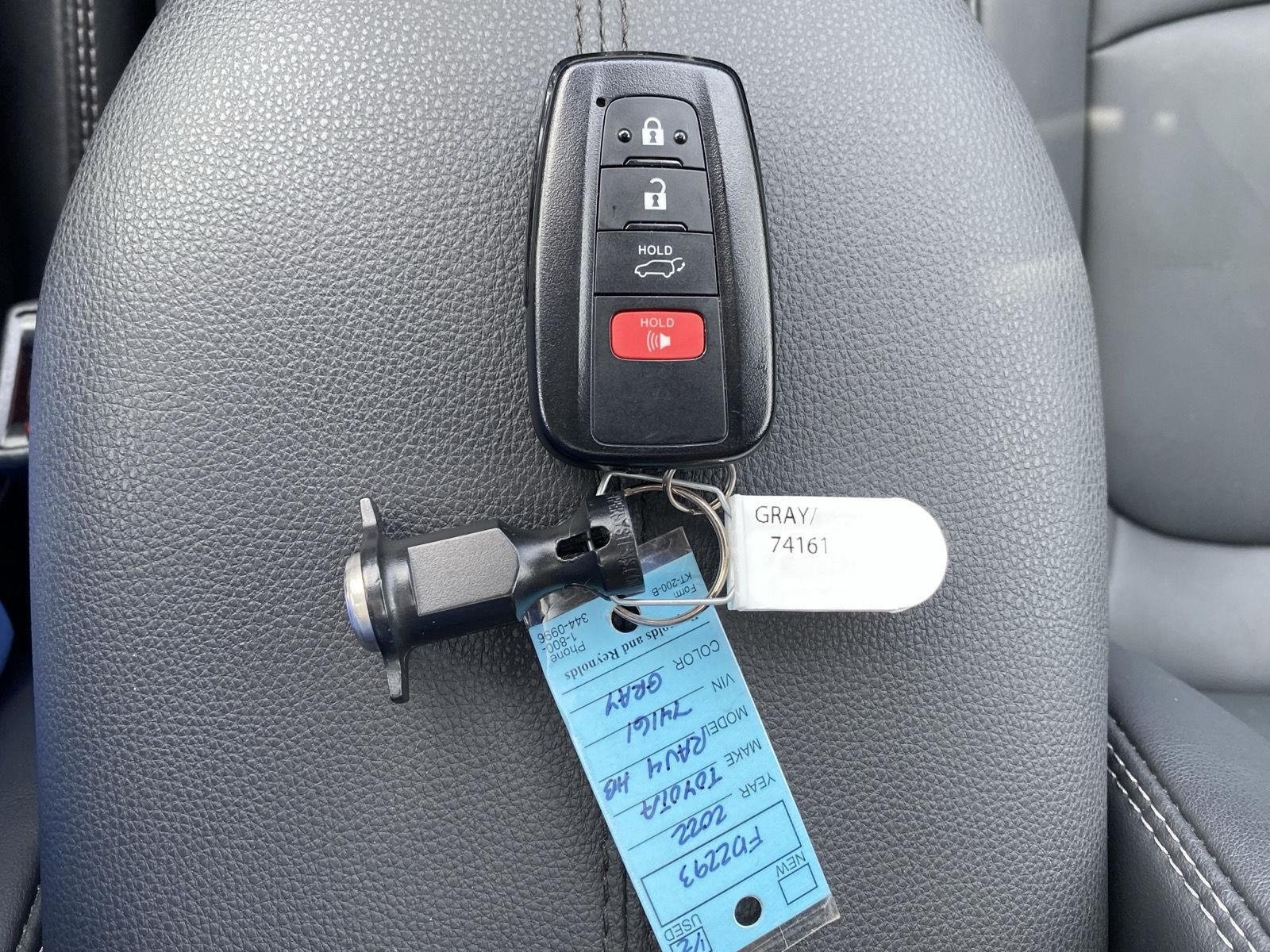 Used 2022 Toyota RAV4 XLE Premium AWD/4WD image 22