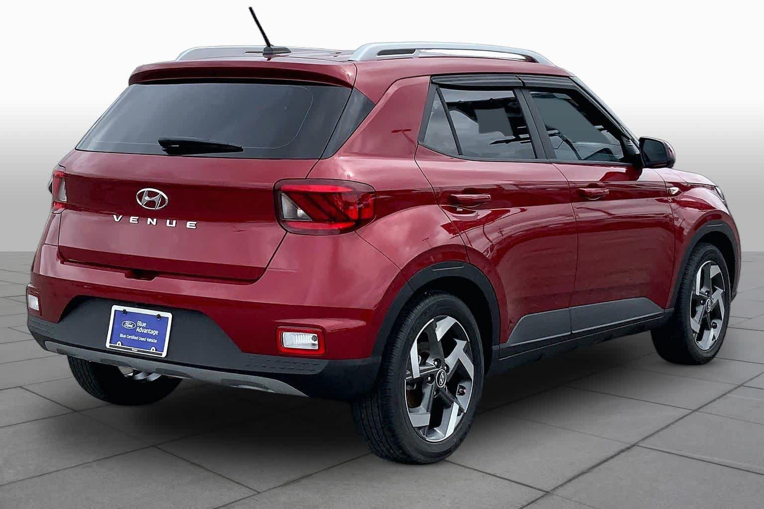 Used 2023 Hyundai Venue SEL FWD image 12