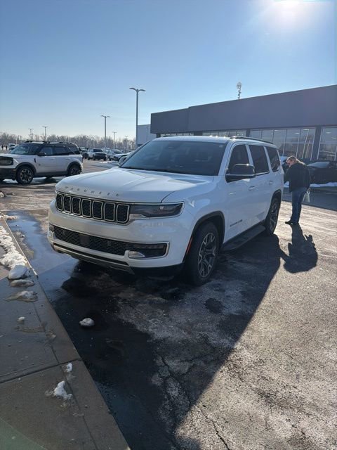 Used 2023 Jeep Wagoneer Series III w/ Preferred Equipment Group image 2