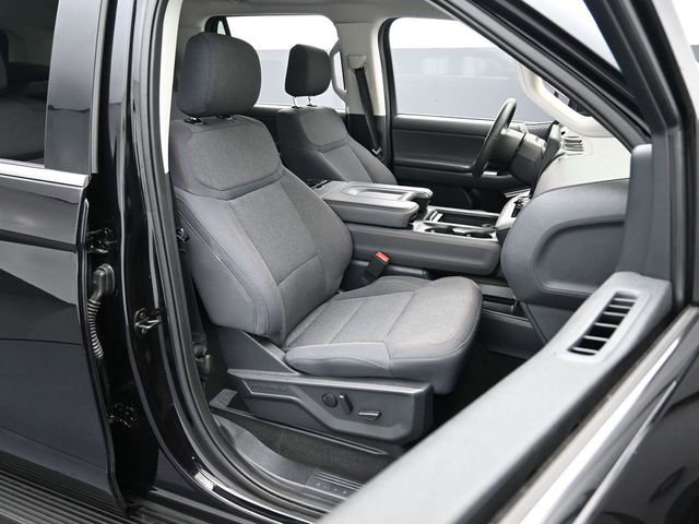 Certified 2025 Ford Expedition Active image 28