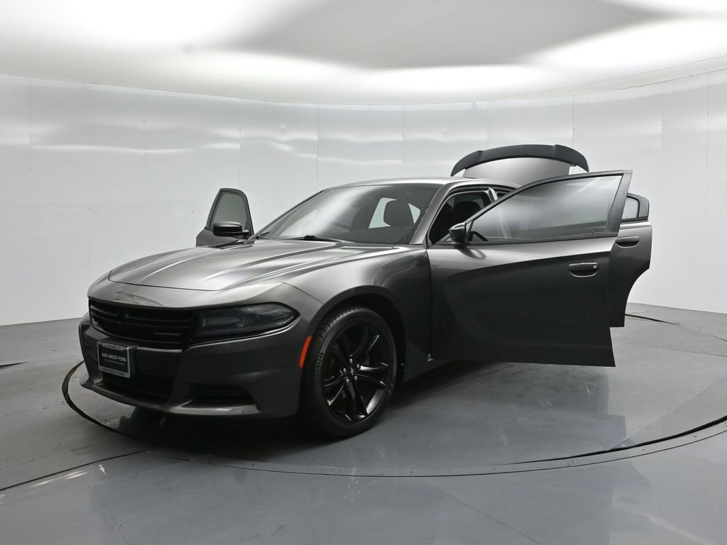 Used 2017 Dodge Charger SE w/ Blacktop Package RWD image 28