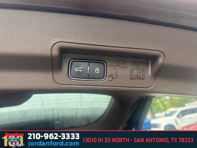Certified 2022 Ford Explorer King Ranch w/ Class IV Trailer Tow Package RWD image 15