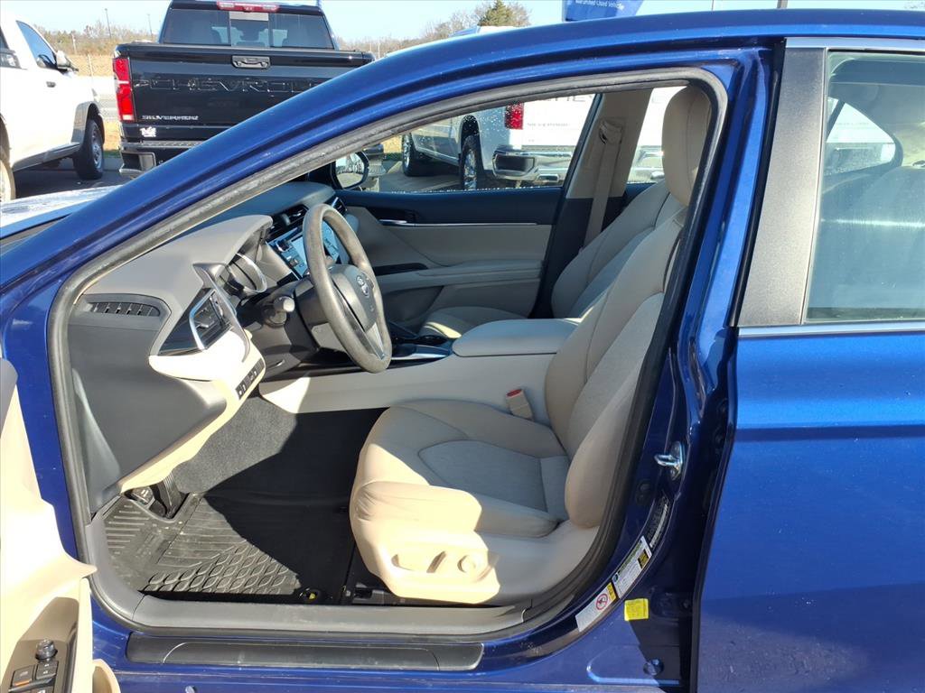 Used 2018 Toyota Camry LE image 11