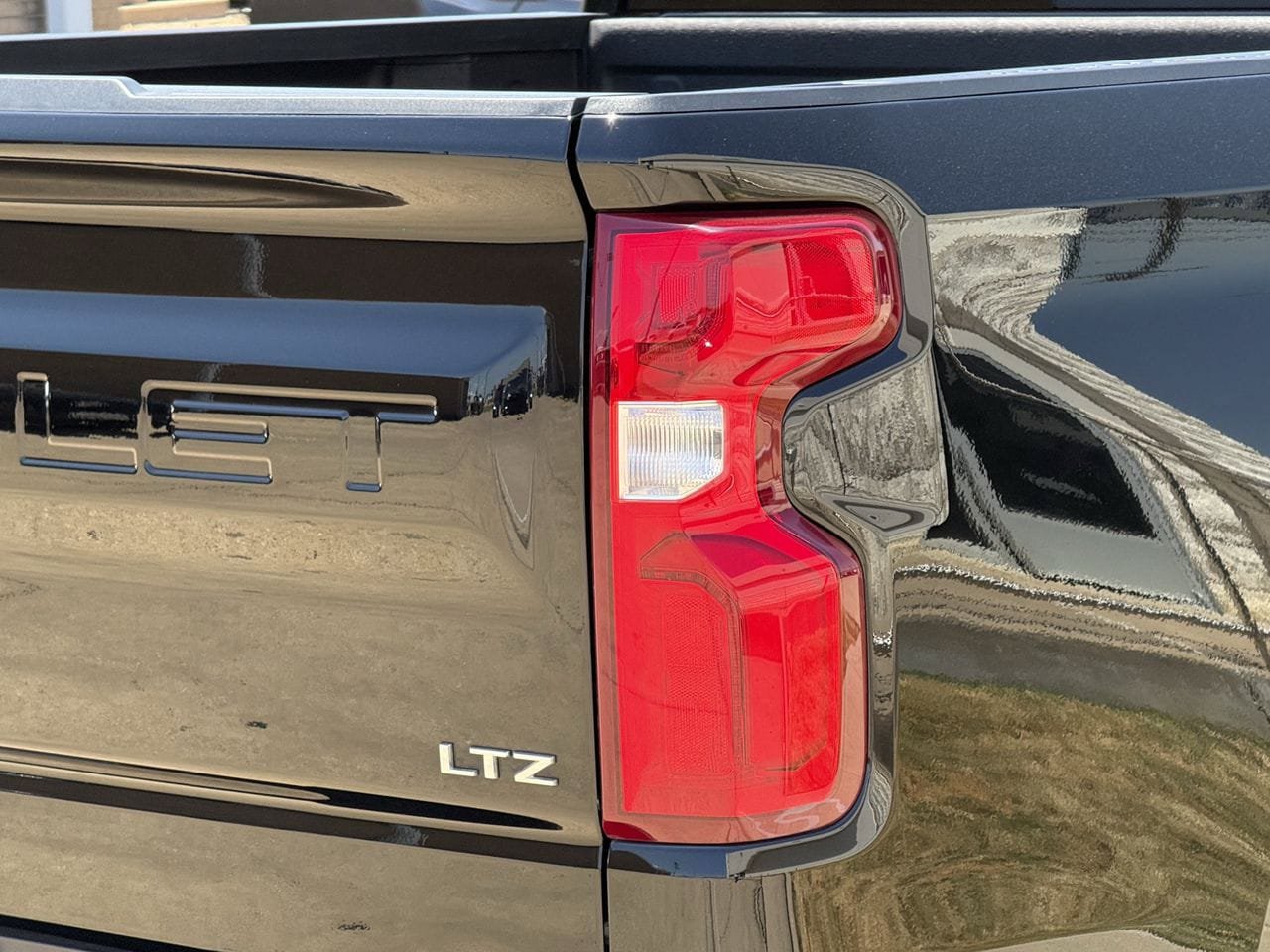 Used 2025 Chevrolet Silverado 1500 LTZ w/ LTZ Convenience Package II RWD image 7