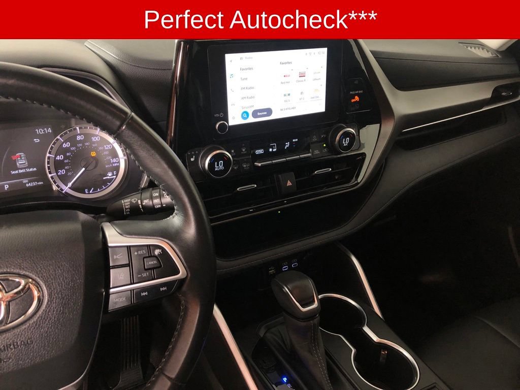 Used 2023 Toyota Highlander XLE AWD/4WD image 3