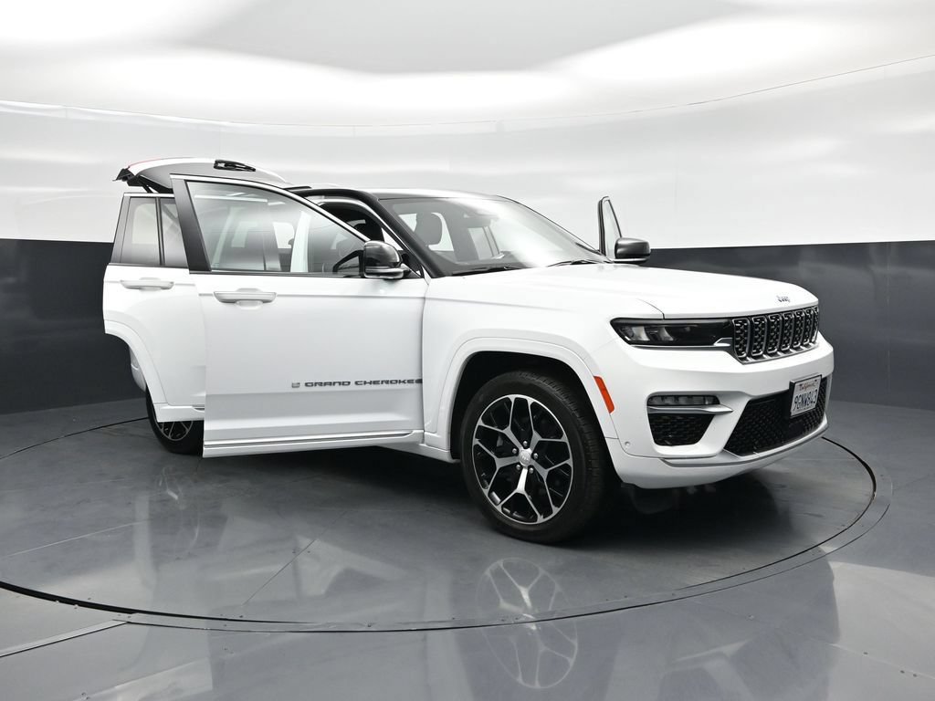 Used 2023 Jeep Grand Cherokee Summit AWD/4WD image 31