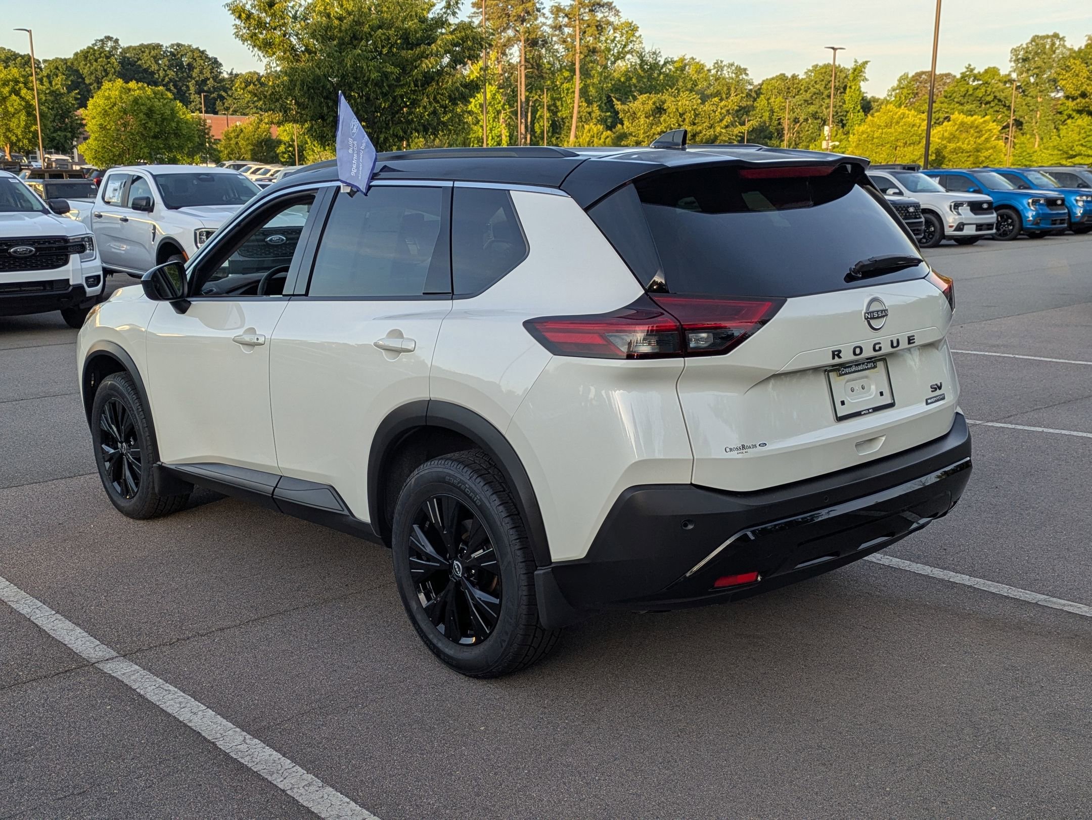 Used 2023 Nissan Rogue SV w/ SV Premium B Package FWD image 6
