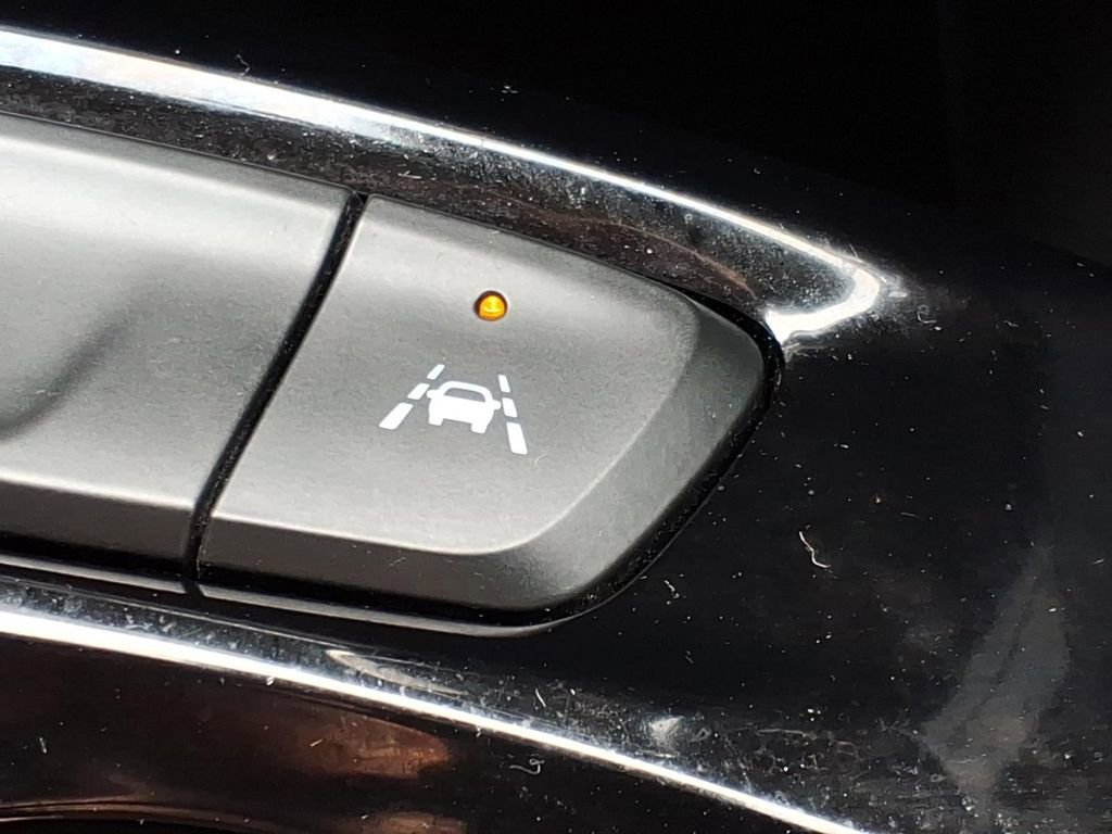 Used 2025 Chevrolet Trax LT w/ LT Convenience Package image 23