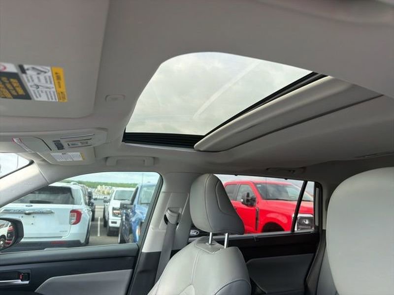 Used 2023 Toyota Highlander XLE FWD image 12