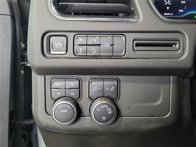 Used 2023 Chevrolet Suburban Premier image 9