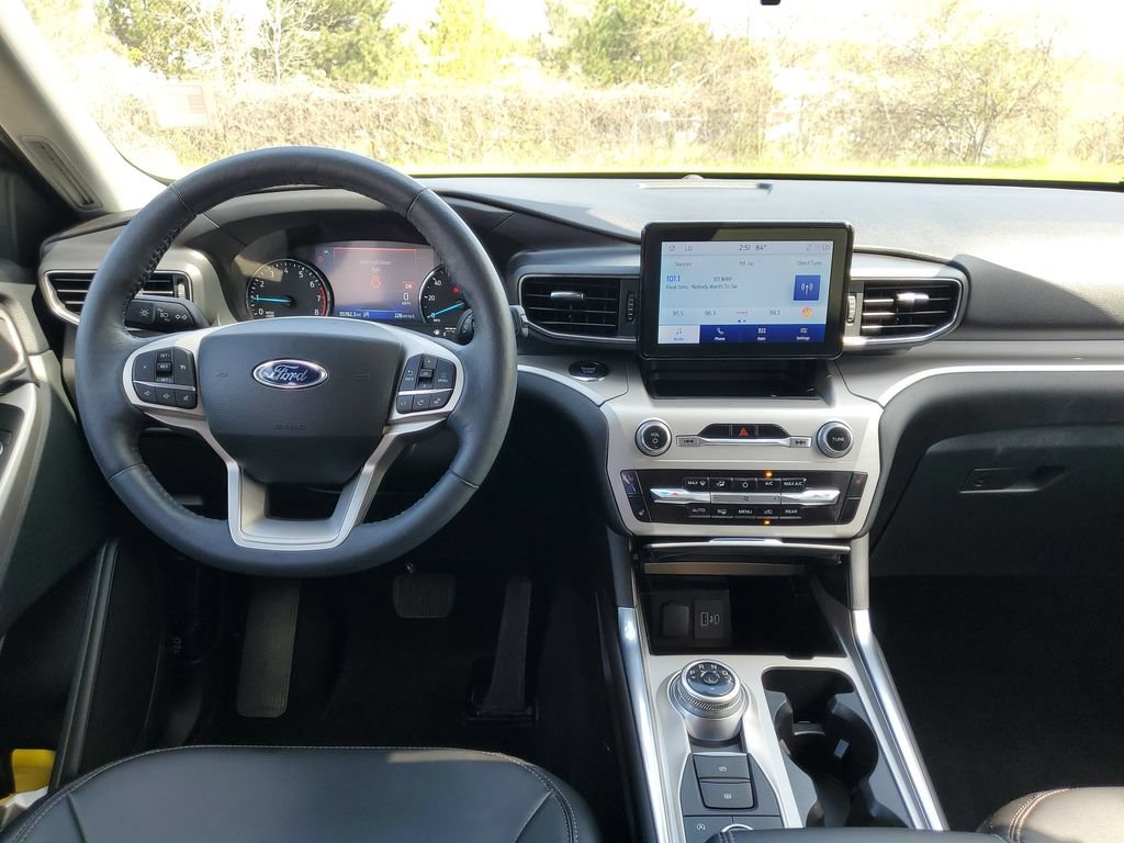 Certified 2024 Ford Explorer XLT w/ Equipment Group 202A AWD/4WD image 18