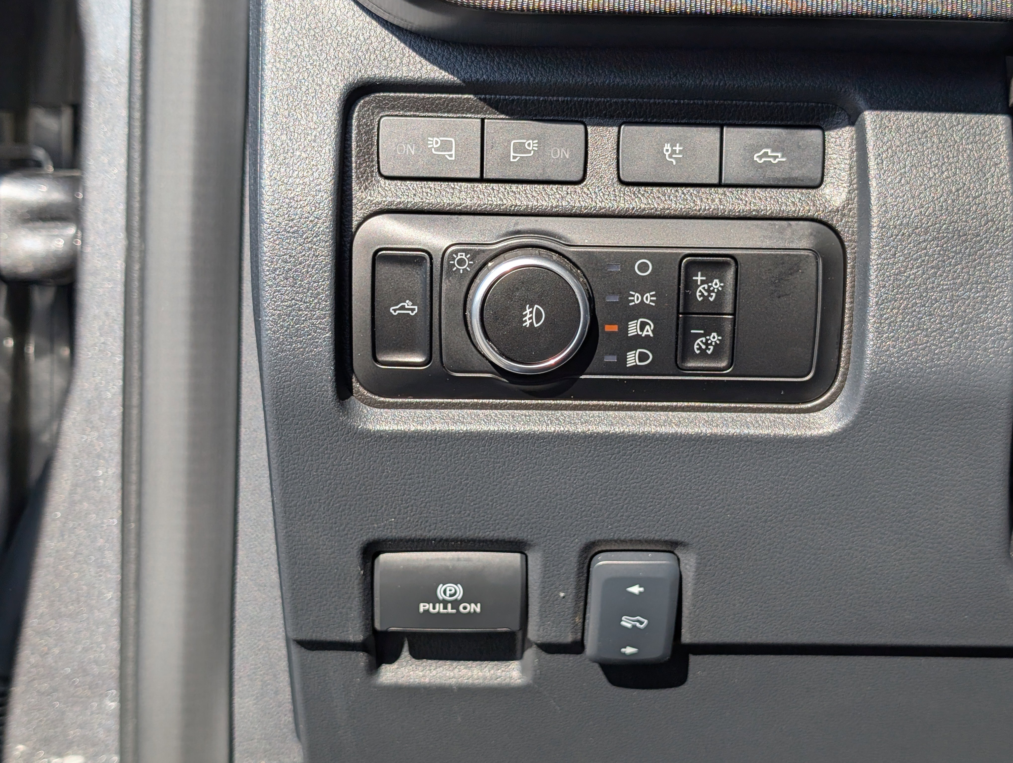 Certified 2024 Ford F350 Platinum AWD/4WD image 23