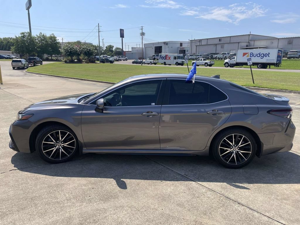 Used 2022 Toyota Camry SE FWD image 6