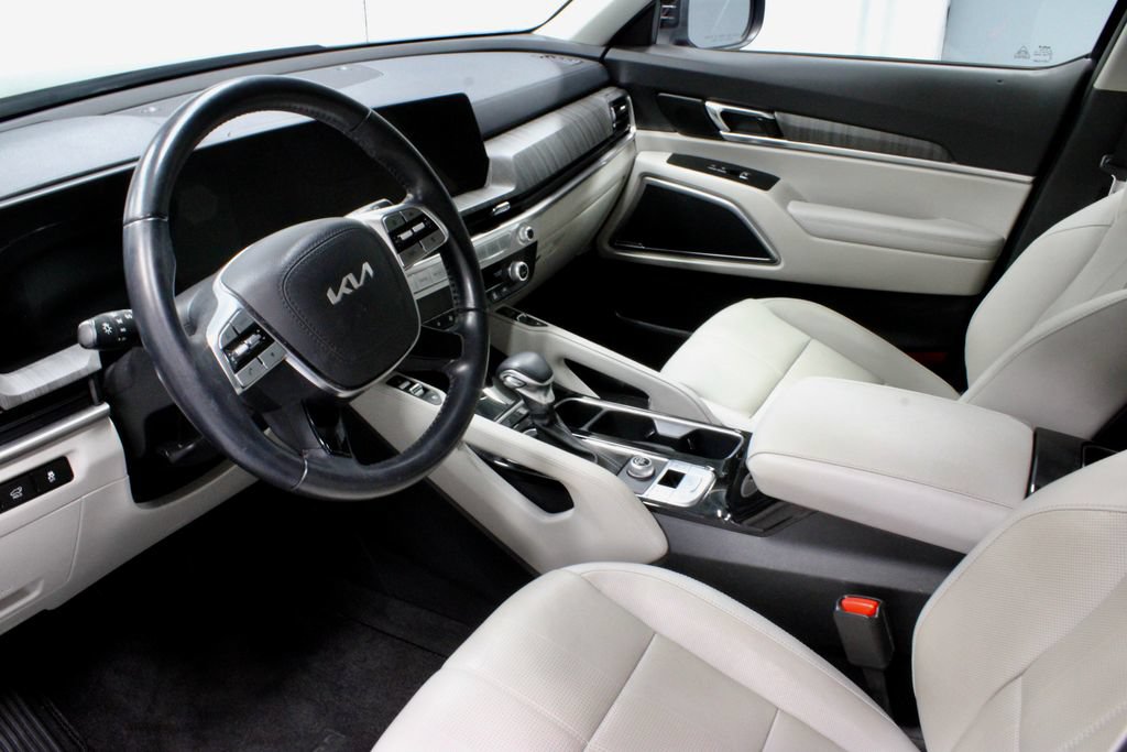 Used 2024 Kia Telluride EX w/ EX Captain's Chair Package FWD image 24