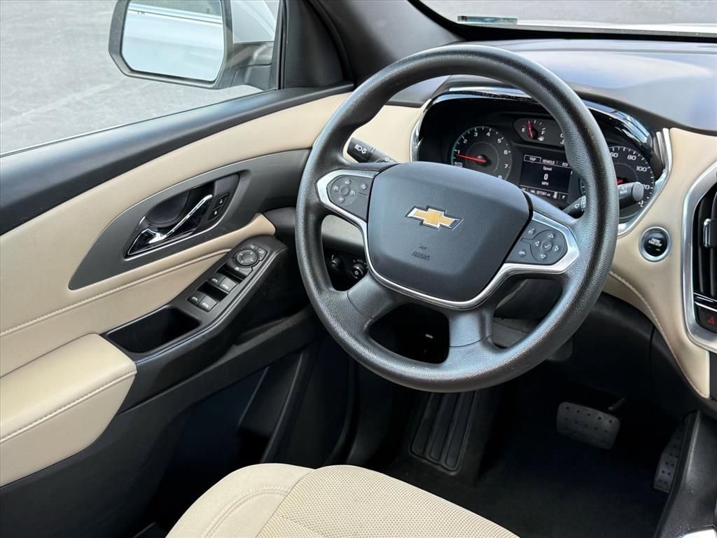 Used 2022 Chevrolet Traverse LS image 11