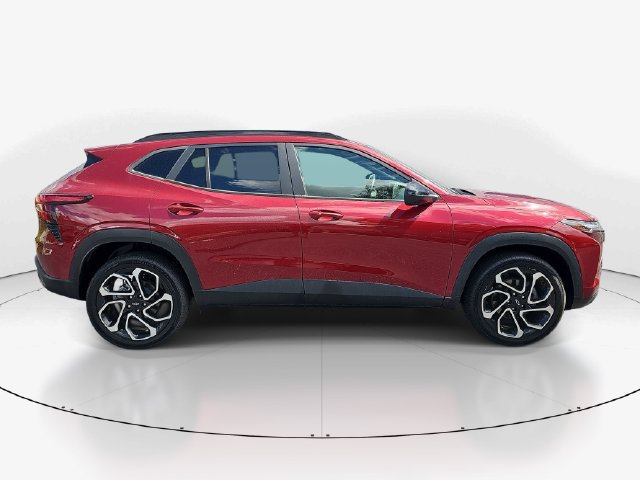 Used 2024 Chevrolet Trax RS w/ Sunroof Package FWD image 3