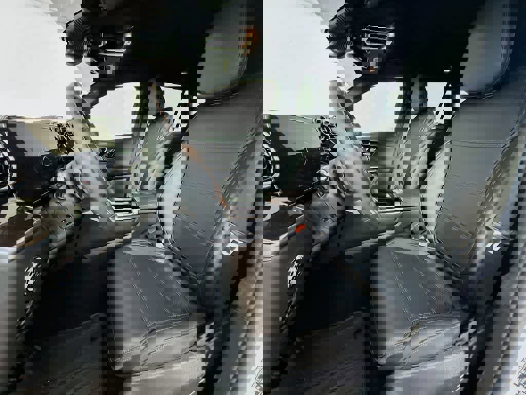 Used 2024 Mercedes-Benz GLC 300 4MATIC image 15